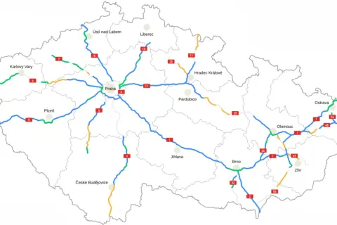 Mapa Czech z zaznaczonymi drogami, na które obowiązują winiety. Widoczne autostrady i drogi ekspresowe łączą główne miasta.