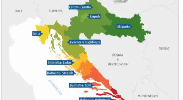 Mapa Chorwacji z zaznaczonymi regionami. Dalmacja rozciąga się wzdłuż wybrzeża Adriatyku, od Zadaru po Dubrownik.