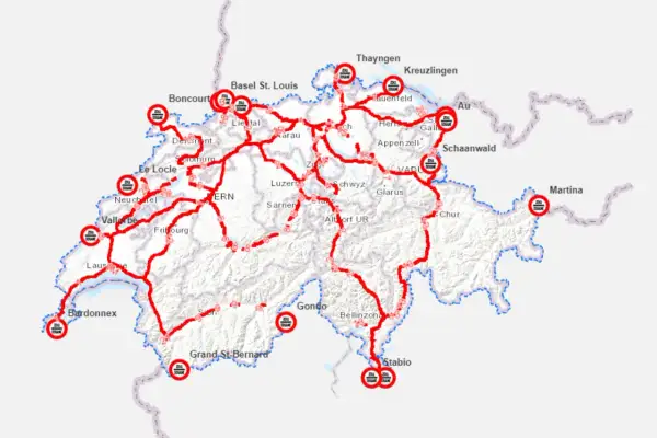 Mapa Szwajcarii z zaznaczonymi trasami przejazdu przez Szwajcarię, z nazwami miast i symbolami celnych punktów kontrolnych.